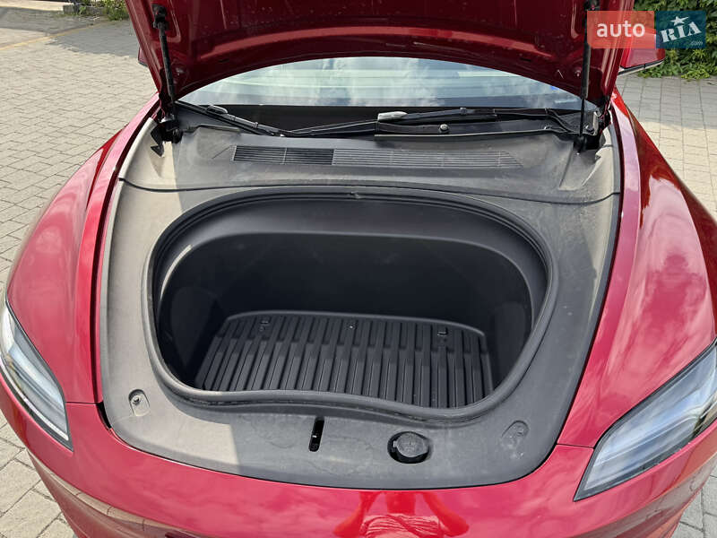 Седан Tesla Model 3 2024 в Стрые
