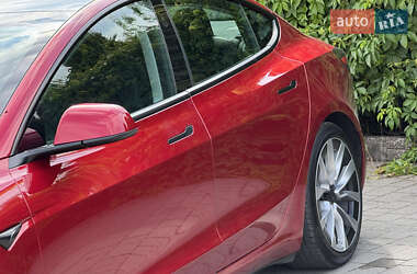 Седан Tesla Model 3 2024 в 