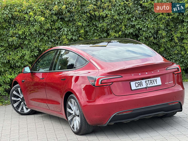 Седан Tesla Model 3 2024 в Стрые
