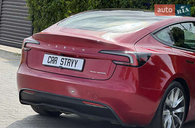 Седан Tesla Model 3 2024 в 