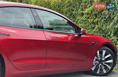 Седан Tesla Model 3 2024 в 