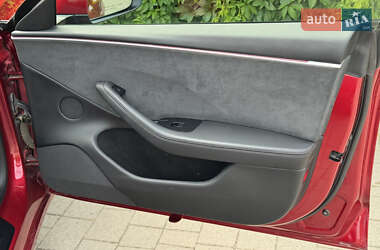 Седан Tesla Model 3 2024 в 