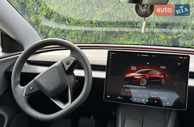 Седан Tesla Model 3 2024 в 