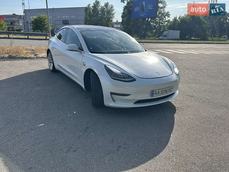 Седан Tesla Model 3 2018 в Киеве