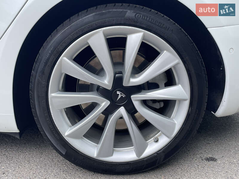 Седан Tesla Model 3 2020 в Виннице