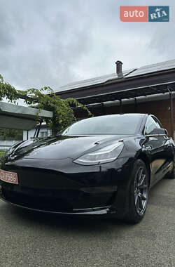 Седан Tesla Model 3 2020 в 