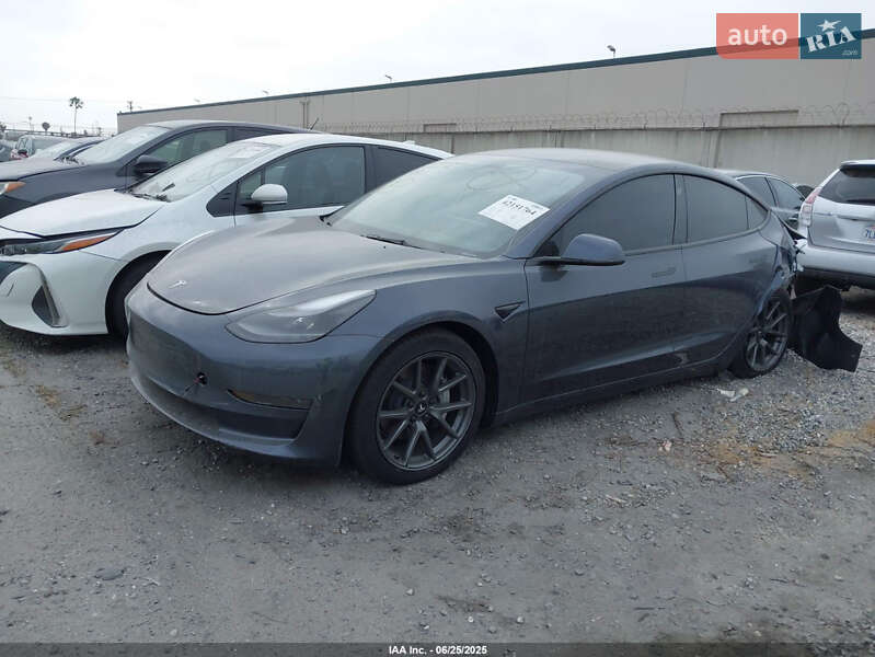 Седан Tesla Model 3 2022 в Черкасах