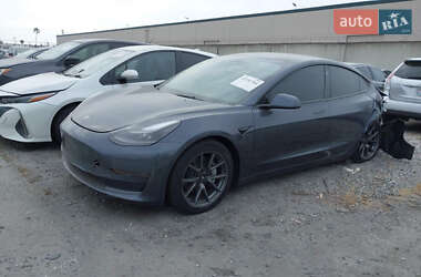 Седан Tesla Model 3 2022 в 