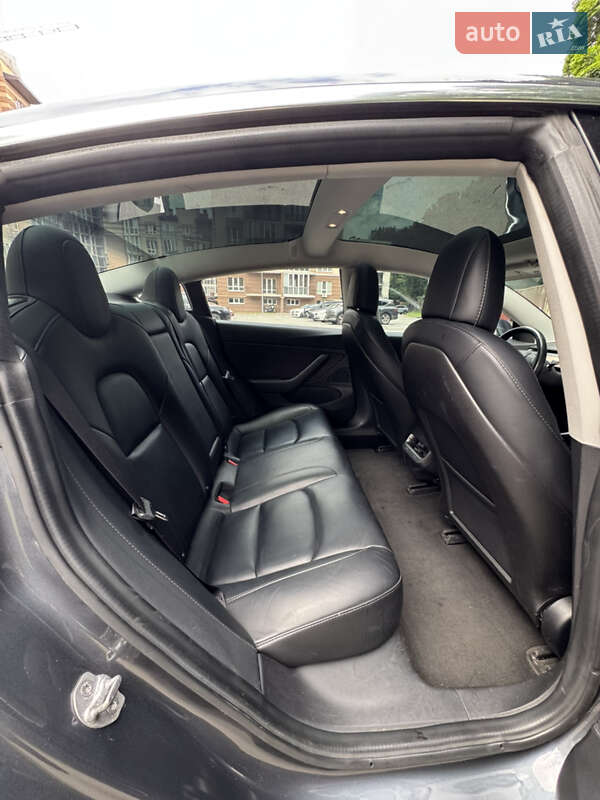 Седан Tesla Model 3 2018 в Киеве