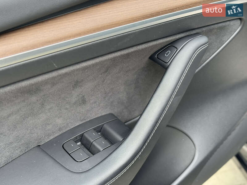 Седан Tesla Model 3 2022 в Хмельницком