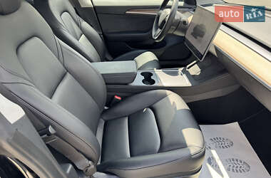 Седан Tesla Model 3 2022 в 