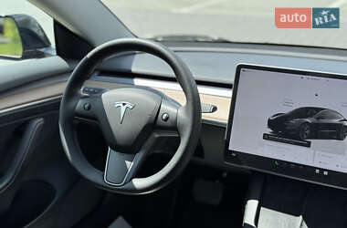 Седан Tesla Model 3 2022 в 