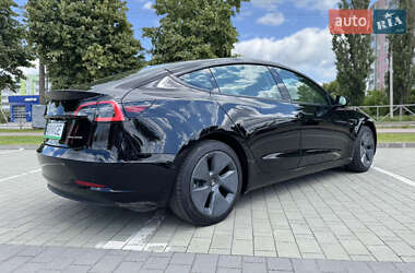 Седан Tesla Model 3 2022 в 