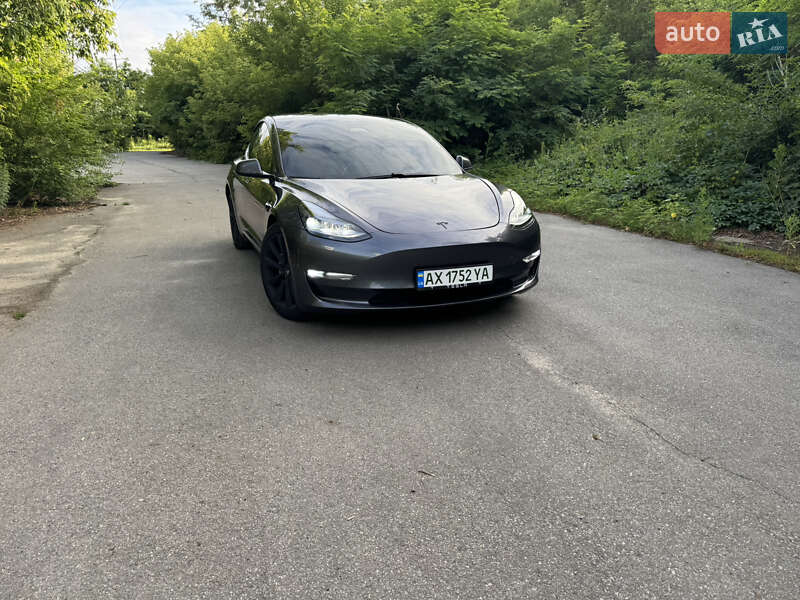 Седан Tesla Model 3 2021 в 