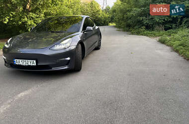 Седан Tesla Model 3 2021 в 