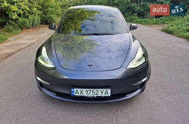 Седан Tesla Model 3 2021 в 