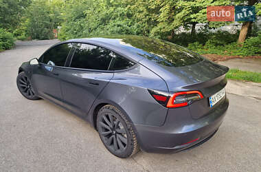Седан Tesla Model 3 2021 в 