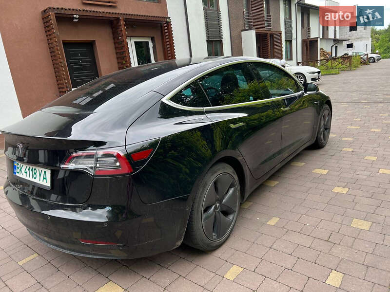 Седан Tesla Model 3 2019 в Ровно