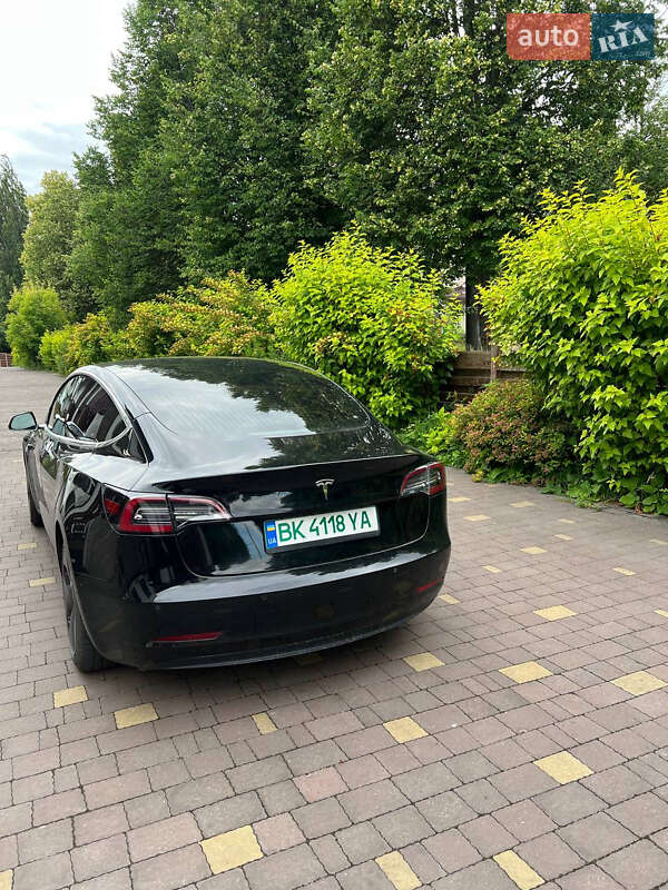 Седан Tesla Model 3 2019 в Ровно