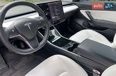 Седан Tesla Model 3 2019 в Ровно
