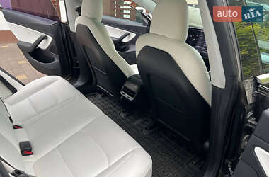 Седан Tesla Model 3 2019 в Ровно