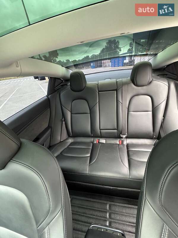 Седан Tesla Model 3 2019 в Кам'янському