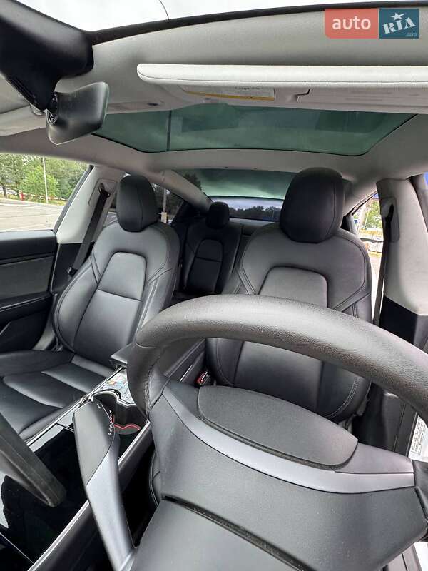 Седан Tesla Model 3 2019 в Кам'янському