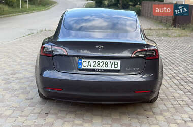 Седан Tesla Model 3 2023 в 