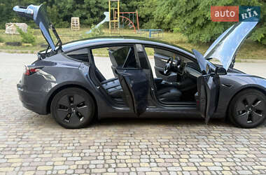 Седан Tesla Model 3 2023 в 