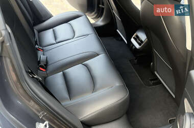 Седан Tesla Model 3 2023 в 