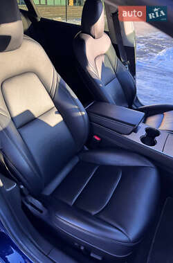 Седан Tesla Model 3 2018 в 