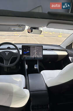 Седан Tesla Model 3 2019 в 
