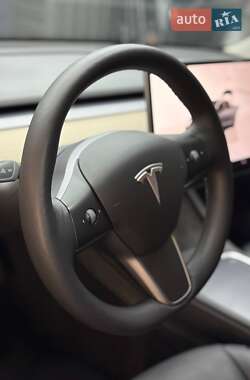 Седан Tesla Model 3 2022 в 