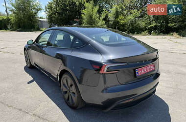 Седан Tesla Model 3 2024 в 