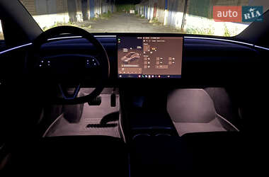 Седан Tesla Model 3 2024 в 