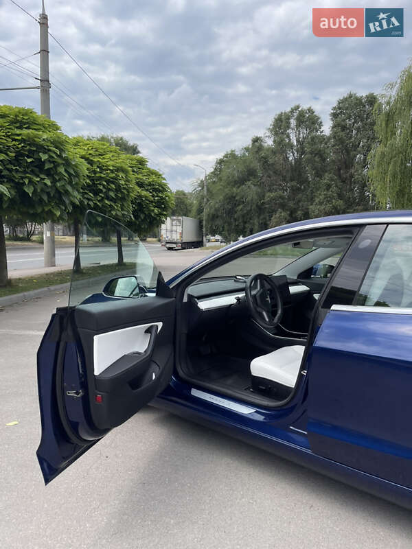 Седан Tesla Model 3 2018 в Днепре