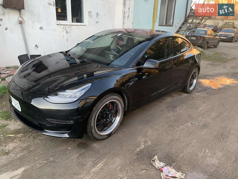 Седан Tesla Model 3 2017 в Києві