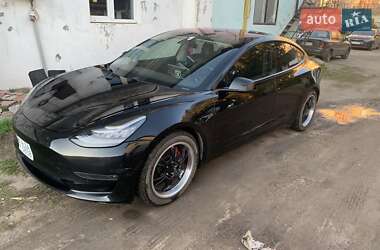 Седан Tesla Model 3 2017 в 