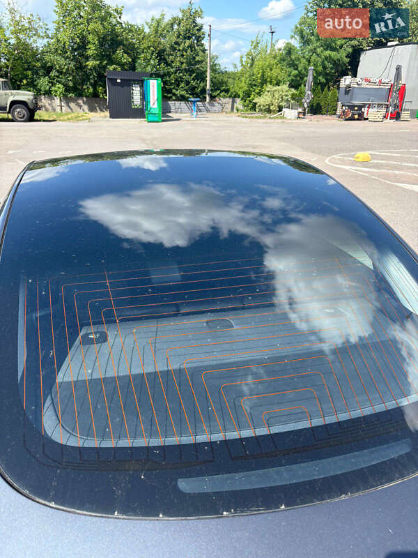 Седан Tesla Model 3 2019 в Ровно