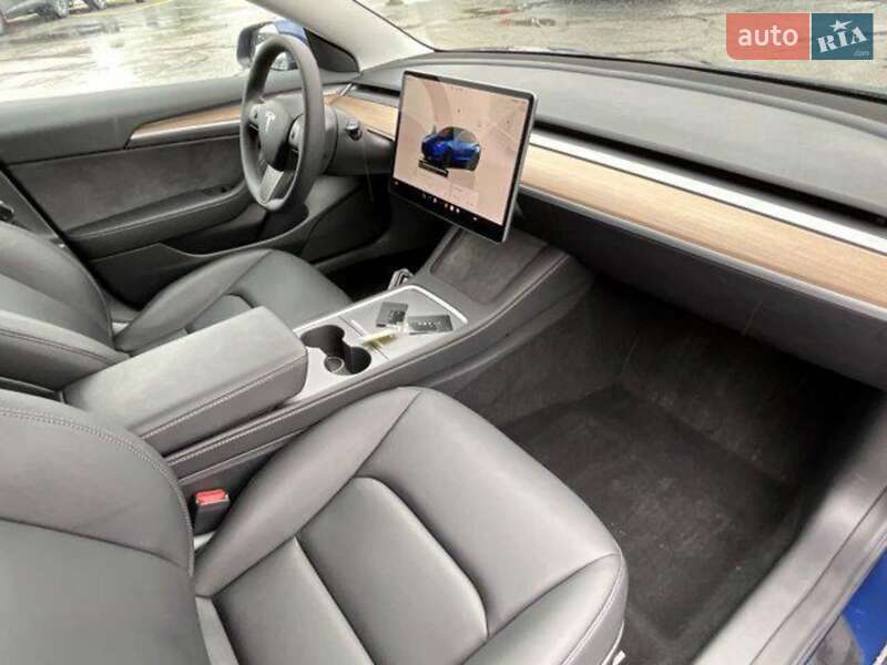 Седан Tesla Model 3 2023 в Одессе