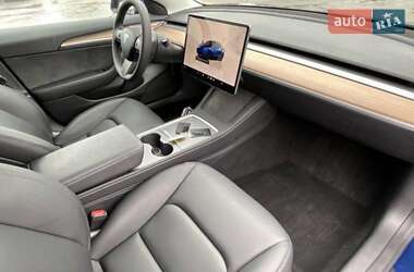 Седан Tesla Model 3 2023 в 