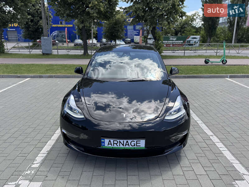 Седан Tesla Model 3 2022 в Хмельницком