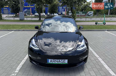 Седан Tesla Model 3 2022 в 