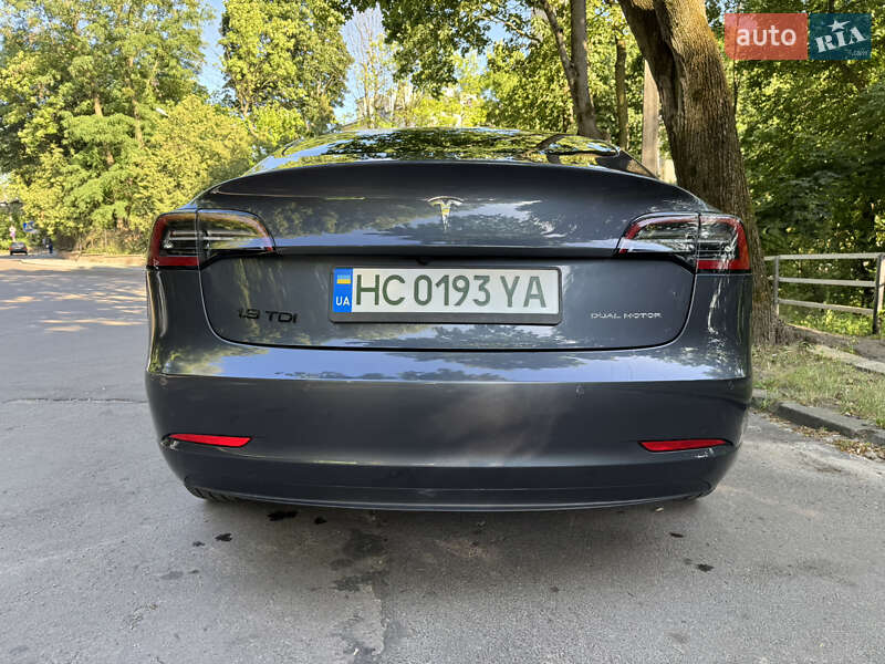 Седан Tesla Model 3 2022 в Львове