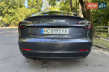 Седан Tesla Model 3 2022 в 
