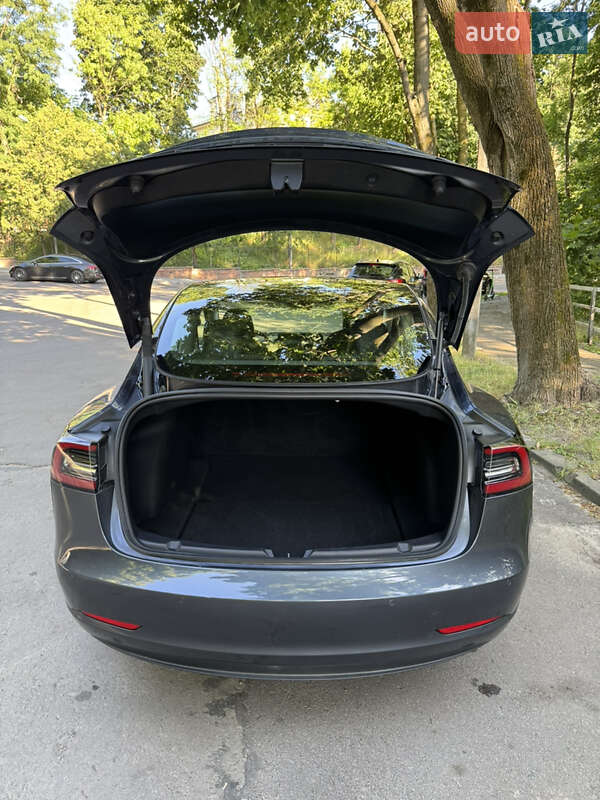 Седан Tesla Model 3 2022 в Львове
