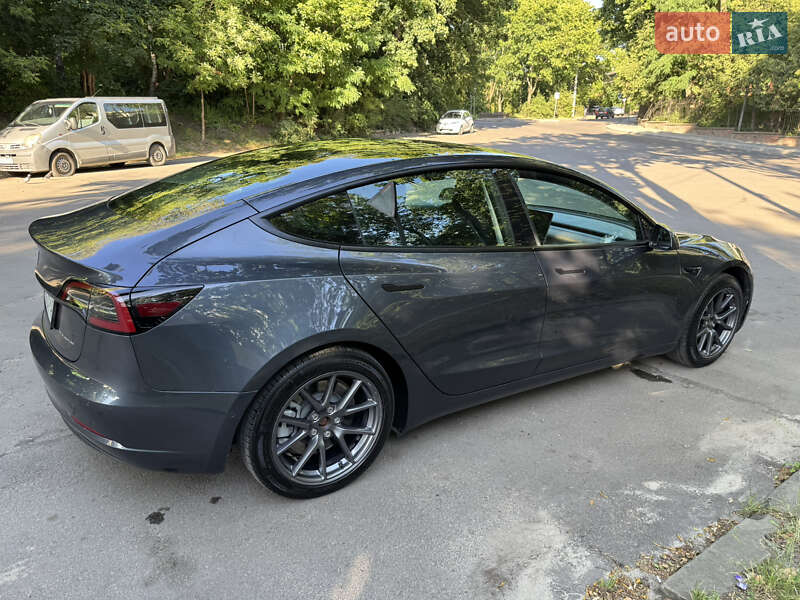 Седан Tesla Model 3 2022 в Львове