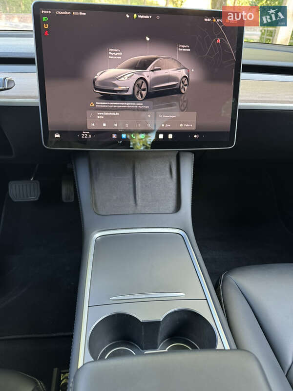 Седан Tesla Model 3 2022 в Львове
