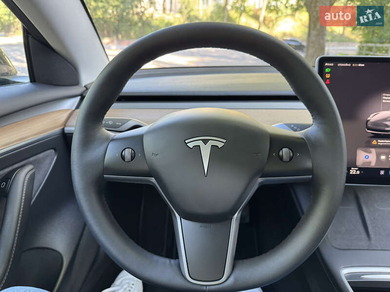 Седан Tesla Model 3 2022 в Львове