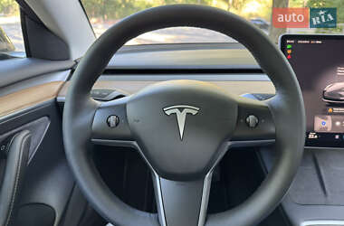 Седан Tesla Model 3 2022 в 